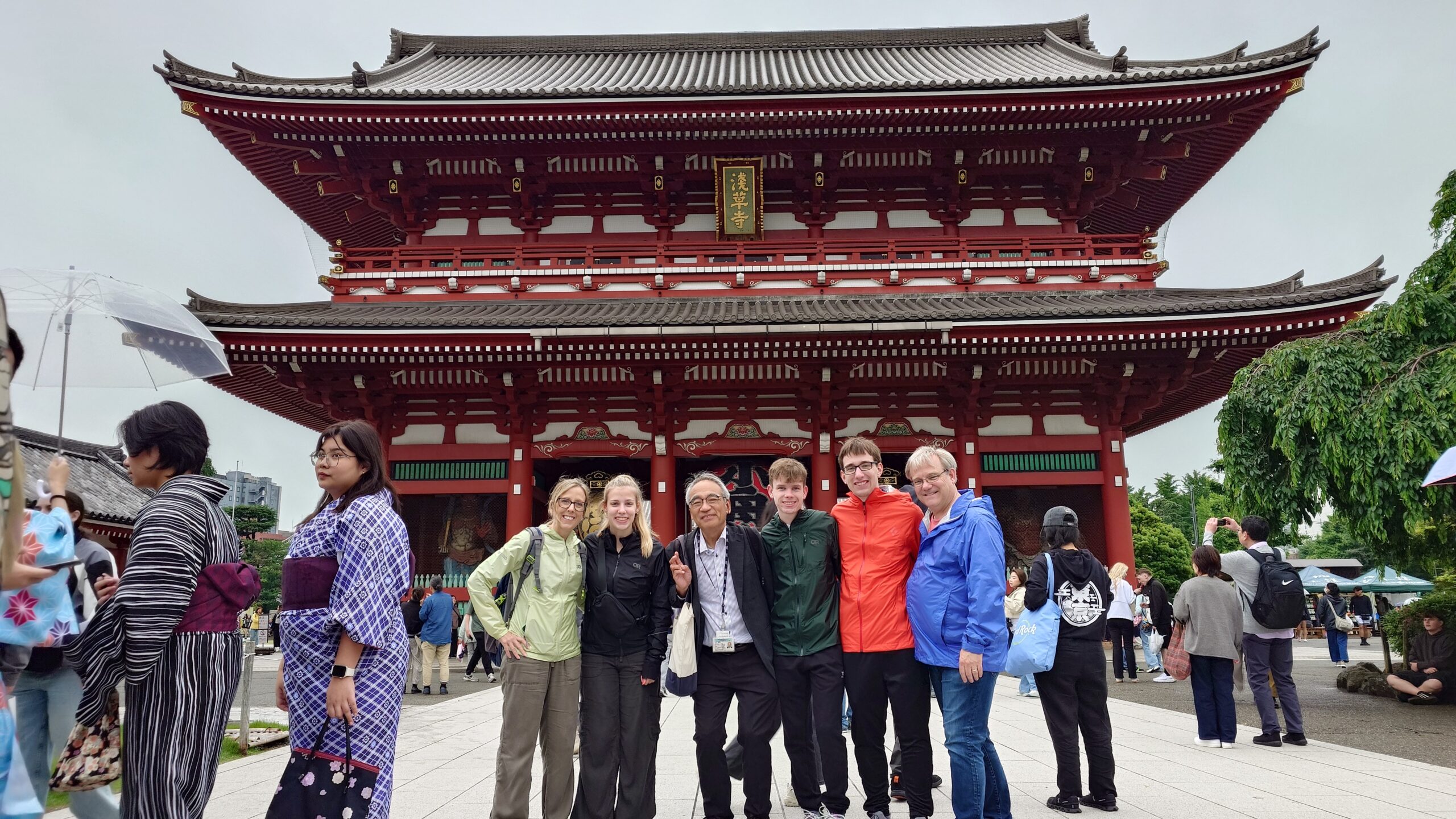 I enjoyed guiding sightseeing in Tokyo with a close-knit family of five.